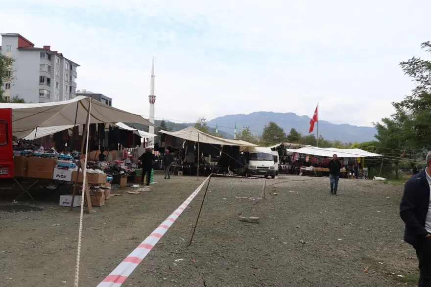 Barajdaki su seviyesi düştü: Kıyıda çatlaklar oluştu 2 Barajdaki su seviyesi düştü: Kıyıda çatlaklar oluştu 2