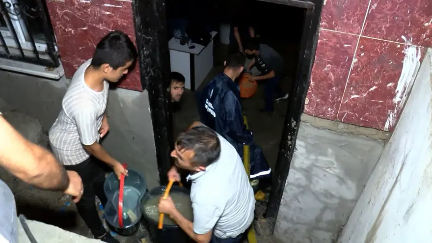 İstanbul'u sağanak vurdu: Ev ve iş yerlerini su bastı, sele kapılan 2 kişi hayatını kaybetti 16