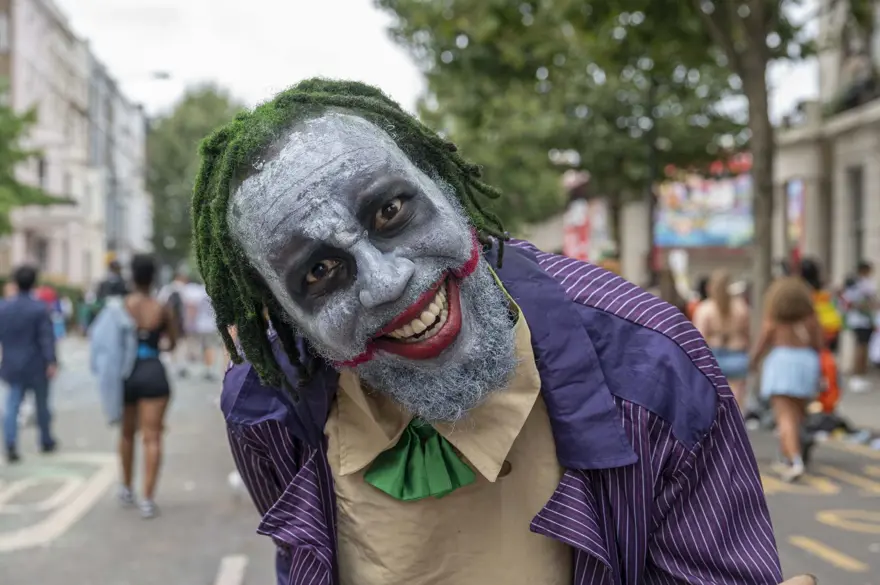 İngiltere'de düzenlenen Notting Hill Karnavalı'ndan renkli görüntüler 7 İngiltere'de düzenlenen Notting Hill Karnavalı'ndan renkli görüntüler 7