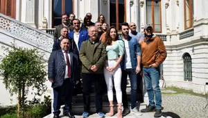 Yeni ve eski Hababam Sınıfı oyuncuları bir arada Yeni ve eski Hababam Sınıfı oyuncuları bir arada