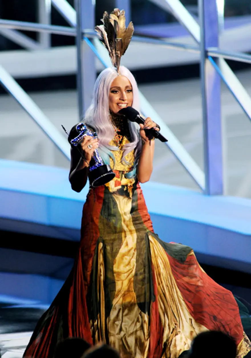 Lady Gaga'nın etten elbisesi! 23