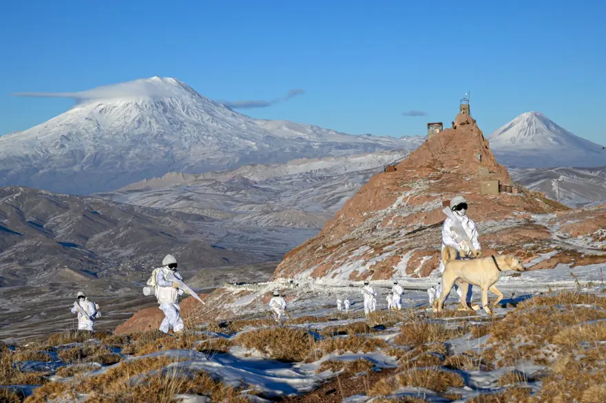 "Hudut kartalları" yeni yılı elleri tetikte karşıladı 16
