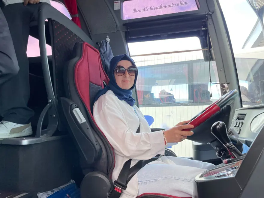 Kocası ile aynı otobüste şoförlük yapıyor 4