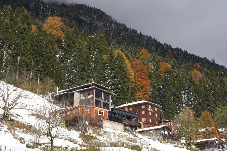 Ayder Yaylası'nda sonbahar ve kış birleşince ortaya kartpostallık görüntüler çıktı 6 Ayder Yaylası'nda sonbahar ve kış birleşince ortaya kartpostallık görüntüler çıktı 6