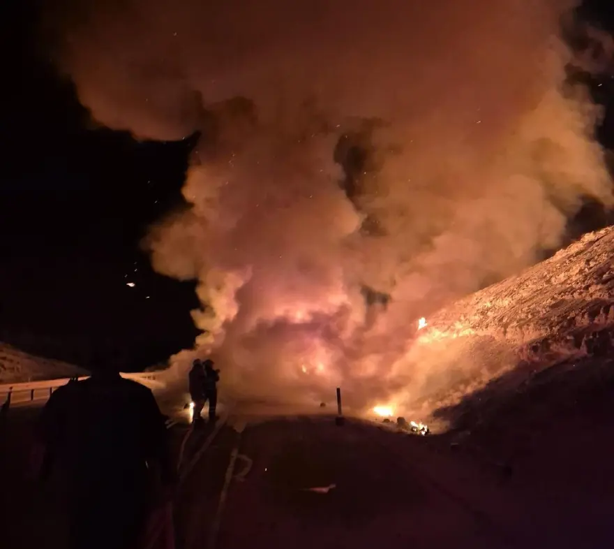 İplik yüklü TIR alev alev yandı, ulaşım durma noktasına geldi 5