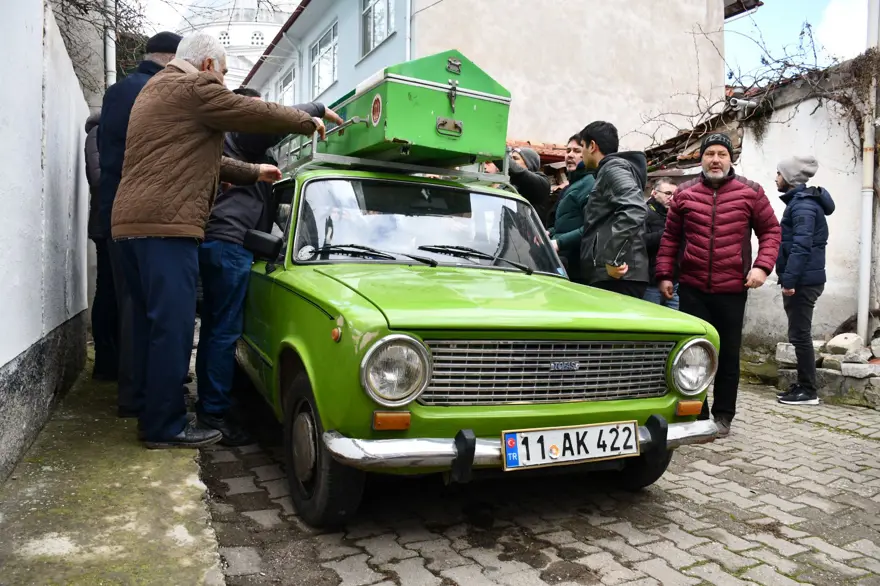 29 YIL ÇOCUĞU GİBİ BAKTI 