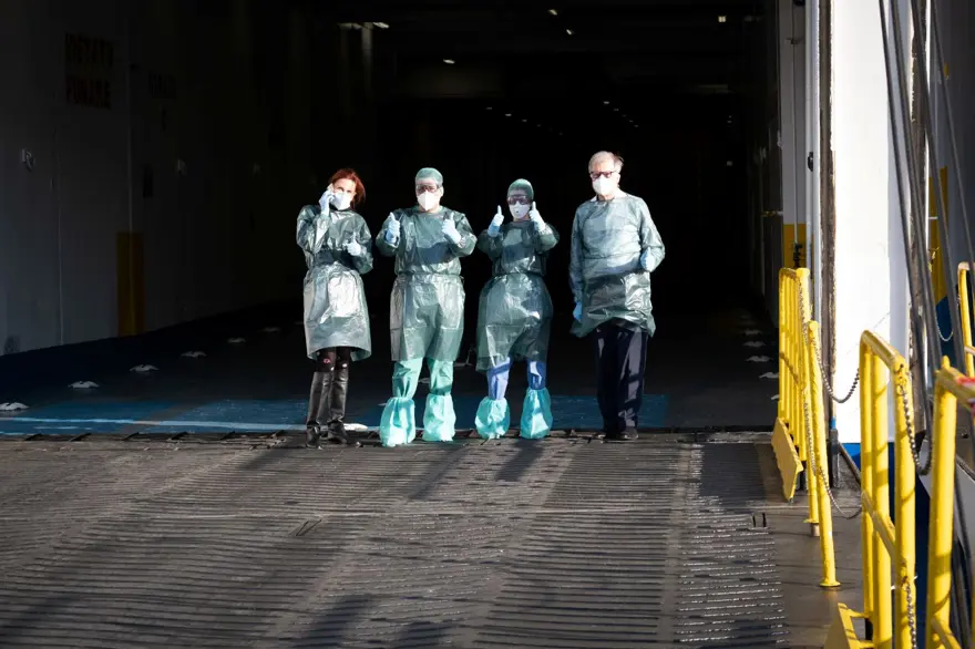 İNGİLTERE'DE 24 SAATTE 87 CAN KAYBI 4