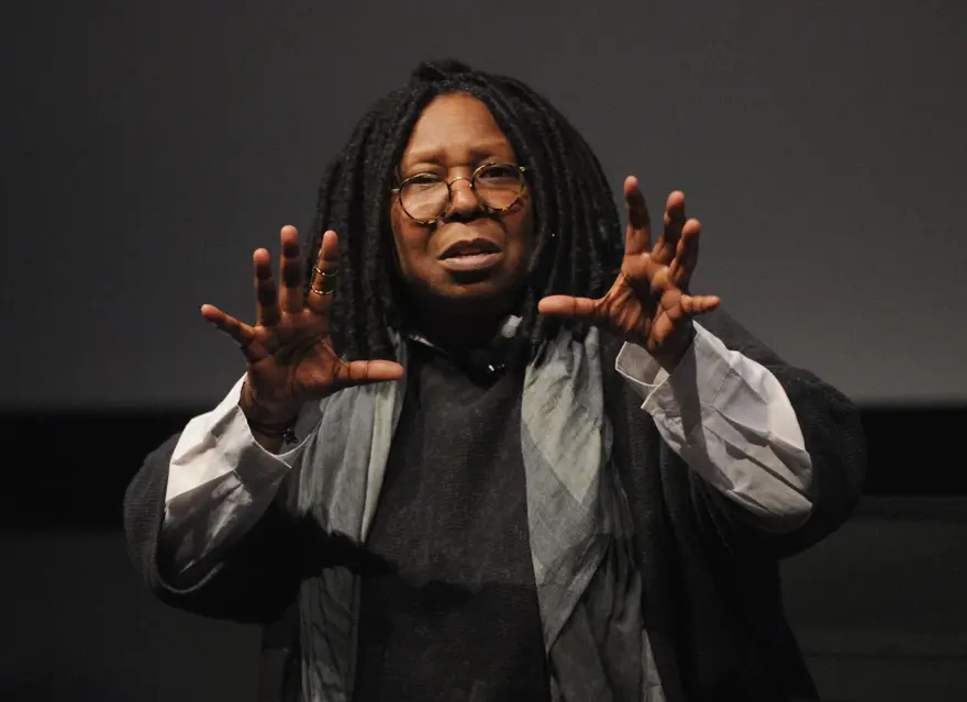 Whoopi Goldberg sunucusuz kalan Oscar’a talip 4