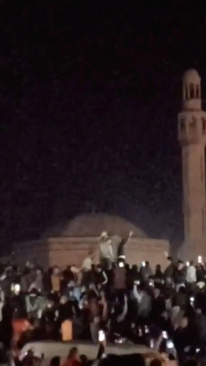 Suriye'de silahlı muhalifler başkente girdi: Esad Rusya'ya kaçtı 18 Suriye'de silahlı muhalifler başkente girdi: Esad Rusya'ya kaçtı 18