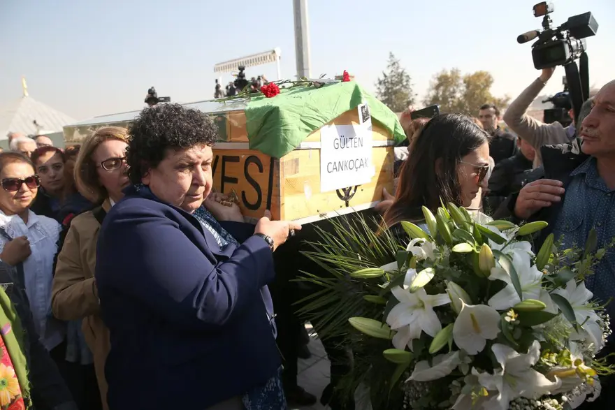 Gülten Akın son yolculuğuna uğurlandı 3 Gülten Akın son yolculuğuna uğurlandı 3