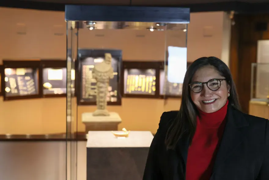 "Ölülerin kayıkçısı"nın heykelciği İzmir'de sergileniyor 9