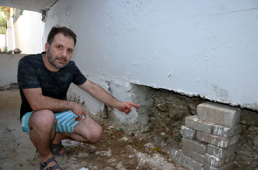 "Mezarlık duvarı binamıza doğru kayıyor" diyerek yardım istediler 6