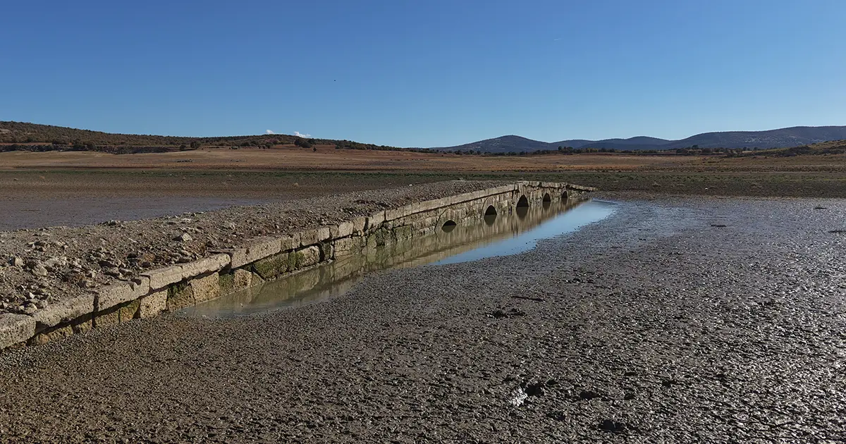 Baraj çekildi: Tarihi köprü ortaya çıktı