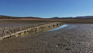 Baraj çekildi: Tarihi köprü ortaya çıktı