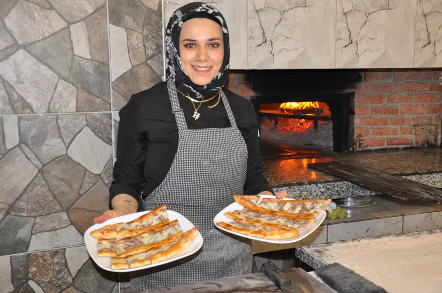 "İNSANLARIN ÖVMESİ BENİ MUTLU EDİYOR"

 2