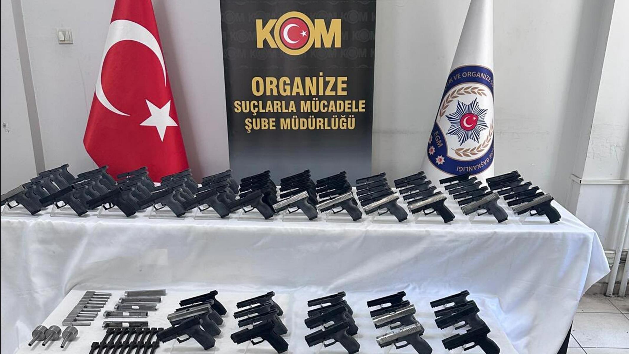 İzmir ve Manisa'da silah kaçakçılığı operasyonu: 13 gözaltı