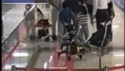 2 yaşındaki bebeği Heimlich manevrasıyla kurtaran personele ödülİstanbul Sabiha Gökçen Havalimanı’na ailesiyle birlikte gelen 2 yaşındaki Liam bebeğin boğazına boncuk kaçtı. Nefes almakta güçlük çeken ve yüzü morarmaya başlayan bebeği havalimanı personeli 'Heimlich manevrası' ile kurtardı.