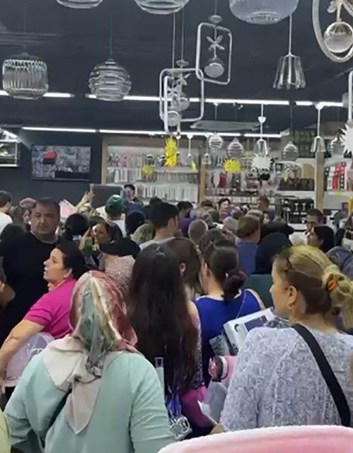 İndirim izdihamı: Bir kişi fenalaştı