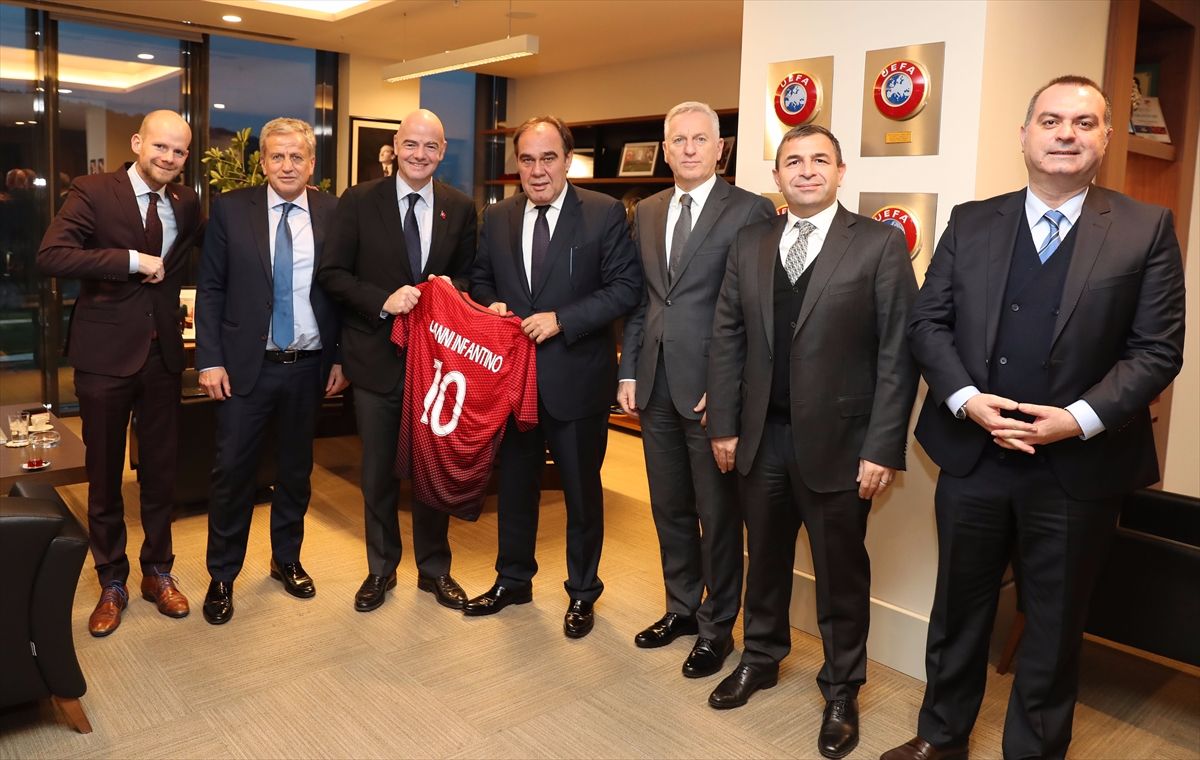 FIFA Başkanı'ndan TFF'ye ziyaret