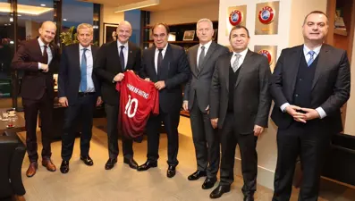 FIFA Başkanı'ndan TFF'ye ziyaret