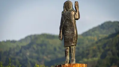 Melania Trump heykeli çalındı