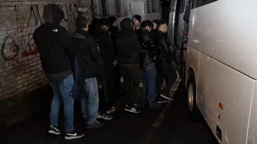 Kırklareli'nde 9 düzensiz göçmen yakalandı. Aracın sürücüsü tutuklandı