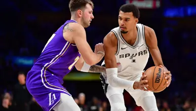 Los Angeles Lakers, yenilmezlik serisini son nefeste korudu: 118-116