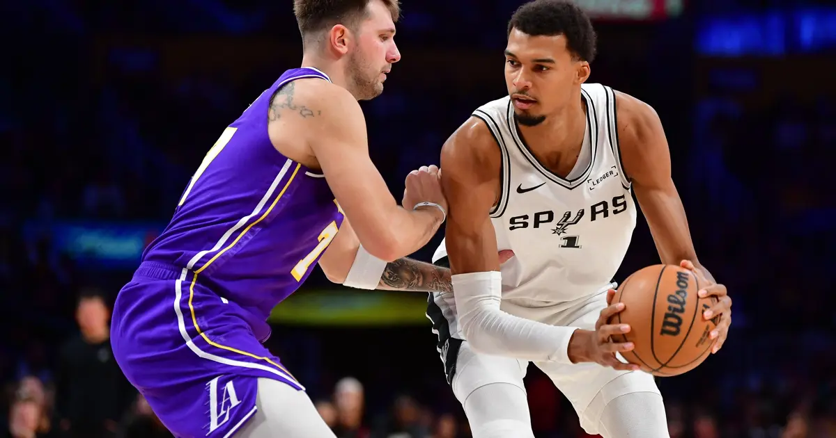 Los Angeles Lakers, yenilmezlik serisini son nefeste korudu: 118-116