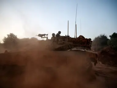 Ateşkese rağmen saldırı: İsrail Lübnan'da bir aracı hedef aldı