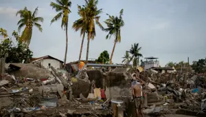 Filipinler'de felaketler üst üste: 100 bin kişi tahliye edildi