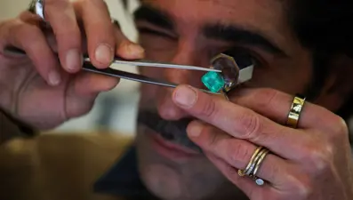 Louvre soyulalı bir ay oldu: Kraliyet mücevherleri nerede?