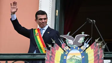 Bolivya'da 20 yıllık sol iktidarı bitiren Paz yemin etti