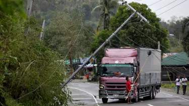 1 yılda 21'inci tayfun: Fung-wong Filipinler'i yıktı geçti