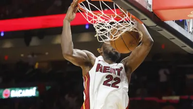 Andrew Wiggins smaçla bitirdi; Miami Heat uzatmada kazandı