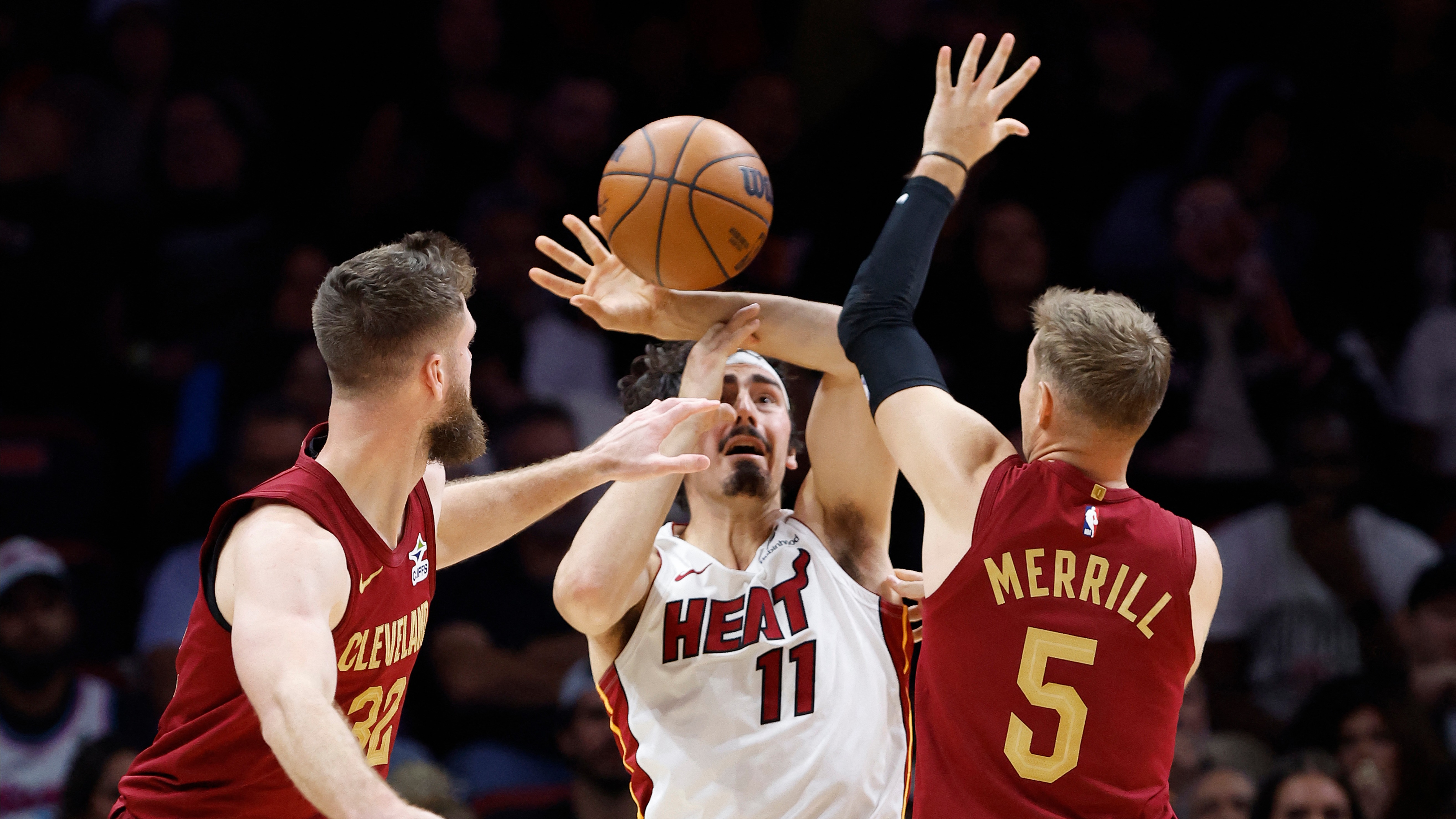 Cleveland Cavaliers, Miami Heat'i rahat geçti