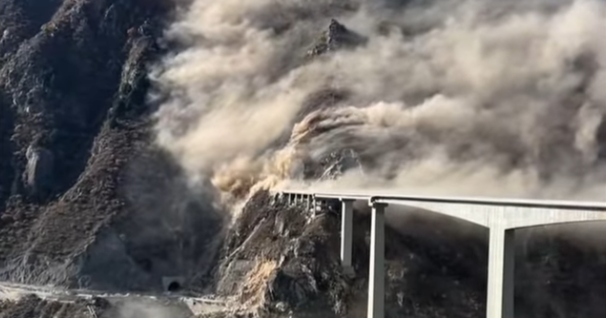 Çin'de 758 metrelik köprü çöktü