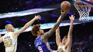Kelly Oubre Jr. 8 saniye kala tipledi; Philadelphia 76ers son anda kazandı