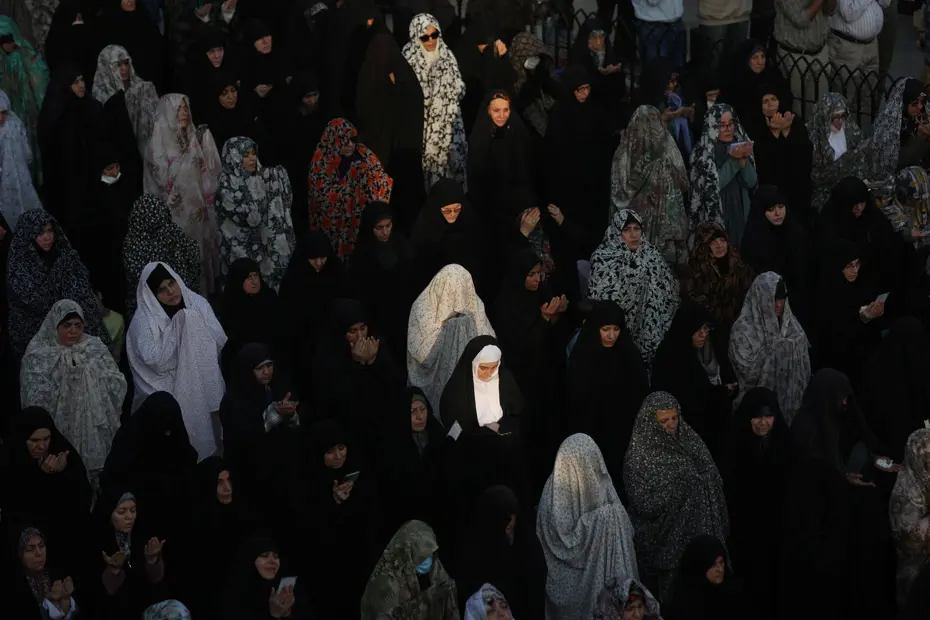 İran'da yağmur duası: Halk gözyaşlarıyla dua etti