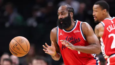 James Harden üçlüğü kaçırdı, Boston Celtics son anda kazandı