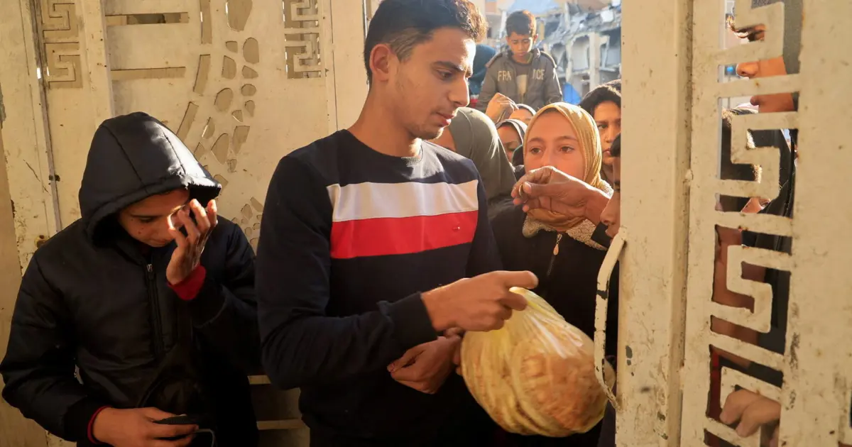 Gazze'ye insani yardım girmiyor, ekmek kuyrukları uzuyor