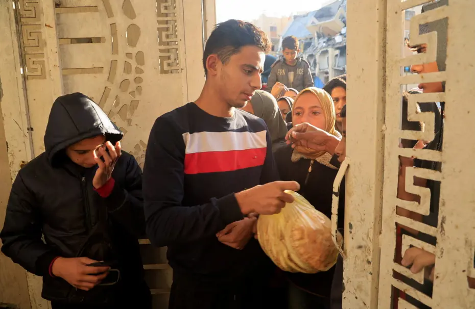 Gazze'ye insani yardım girmiyor, ekmek kuyrukları uzuyor