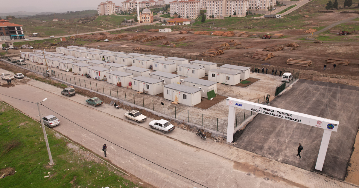 Sındırgı'da konteynerler hazır: Geçici Yaşam Merkezi'nin kurulumu tamamlandı