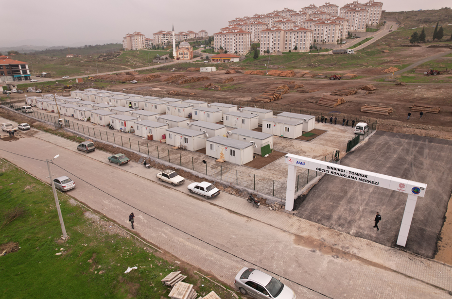 Sındırgı'da konteynerler hazır: Geçici Yaşam Merkezi'nin kurulumu tamamlandı