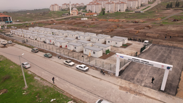 Sındırgı'da konteynerler hazır: Geçici Yaşam Merkezi'nin kurulumu tamamlandı