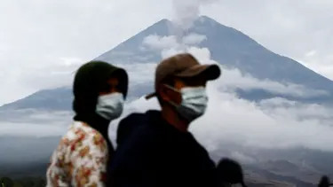 Semeru Yanardağı'nda kalan 178 dağcı kurtarıldı