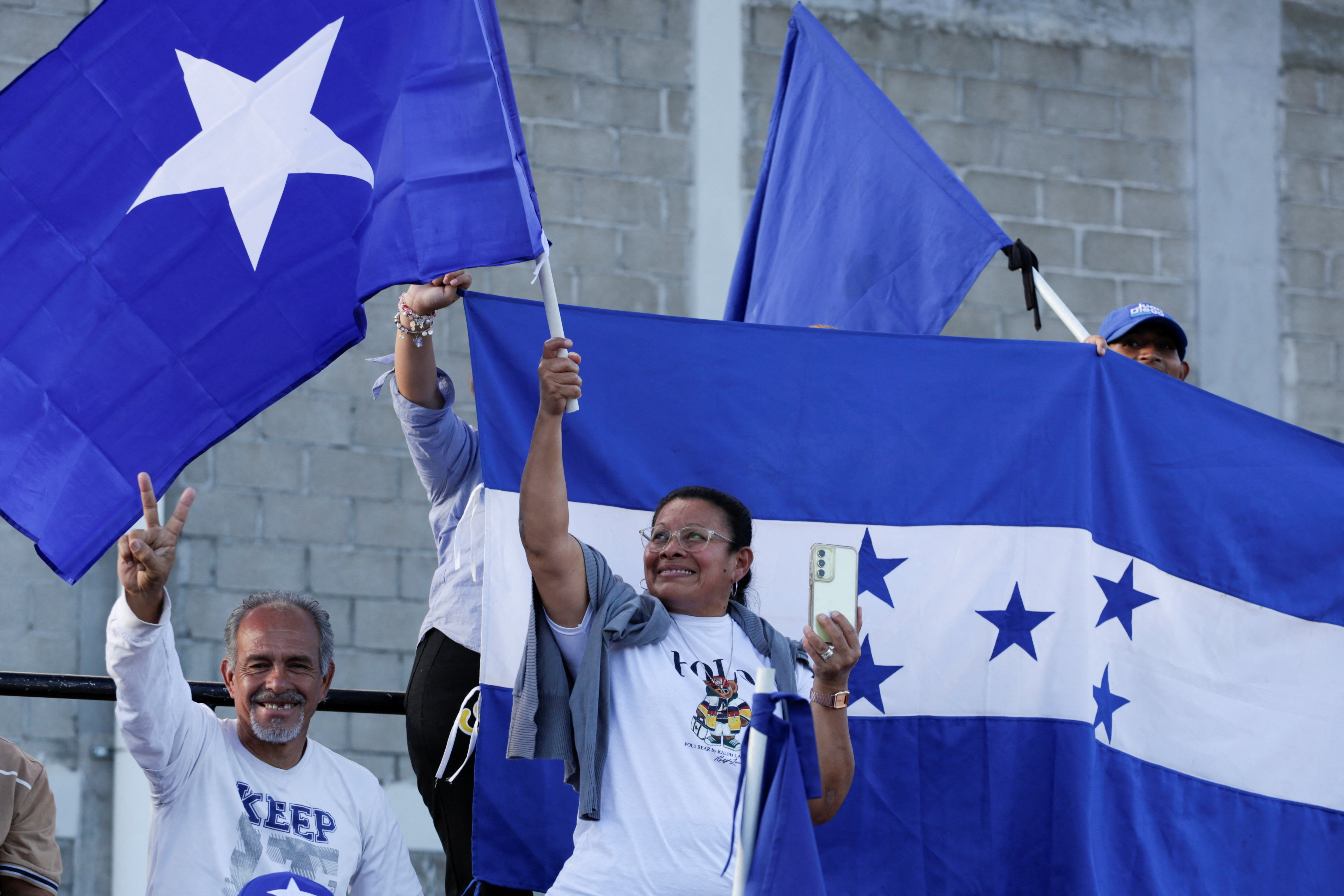 Honduras sandık başına gidiyor: Üç aday arasında başa baş mücadele