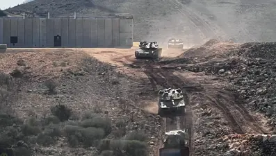 İsrail, Lübnan'da seyir halindeki bir araca saldırı düzenledi