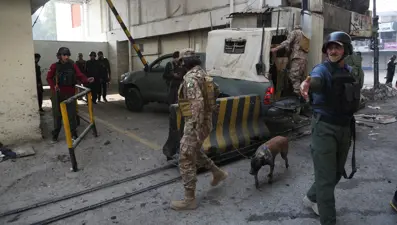 Pakistan paramiliter karargahına canlı bomba saldırısı: 3 ölü 5 yaralı