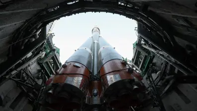 Rus kozmonotlar Dünya&#x27;nın etrafında iki tur atacak