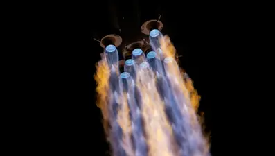 Çin'in Uzun Yürüyüş-2F roketi "acil" koduyla uzaya fırlatıldı